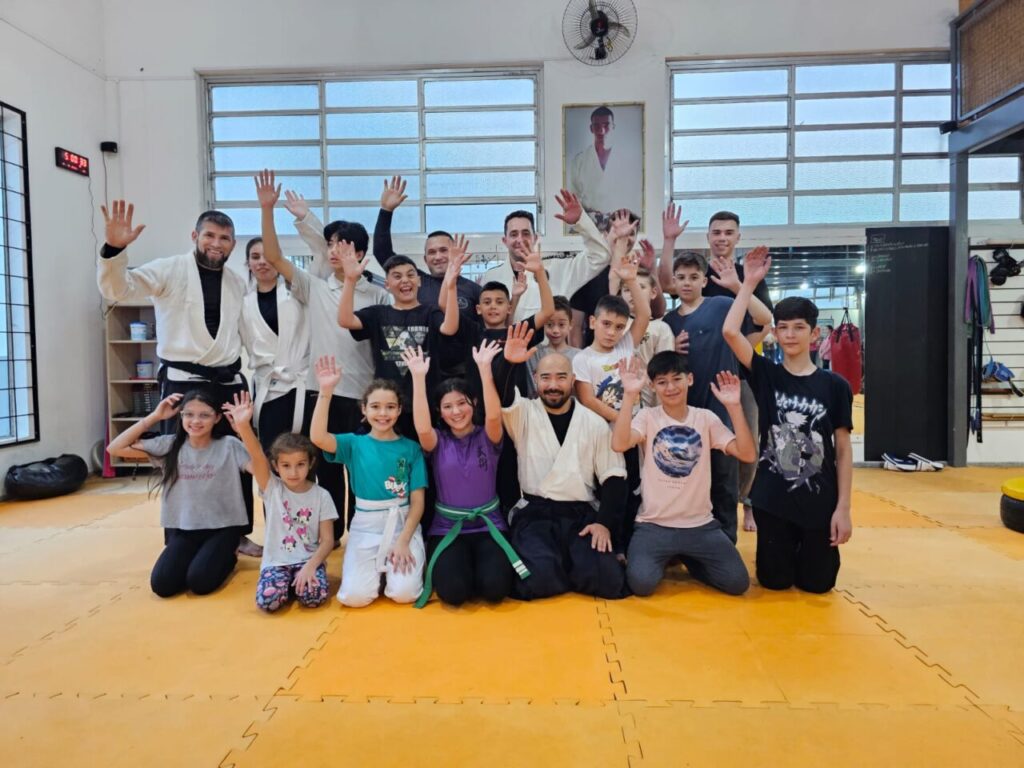 Associação de Bujutsu oferece bolsas para crianças e jovens