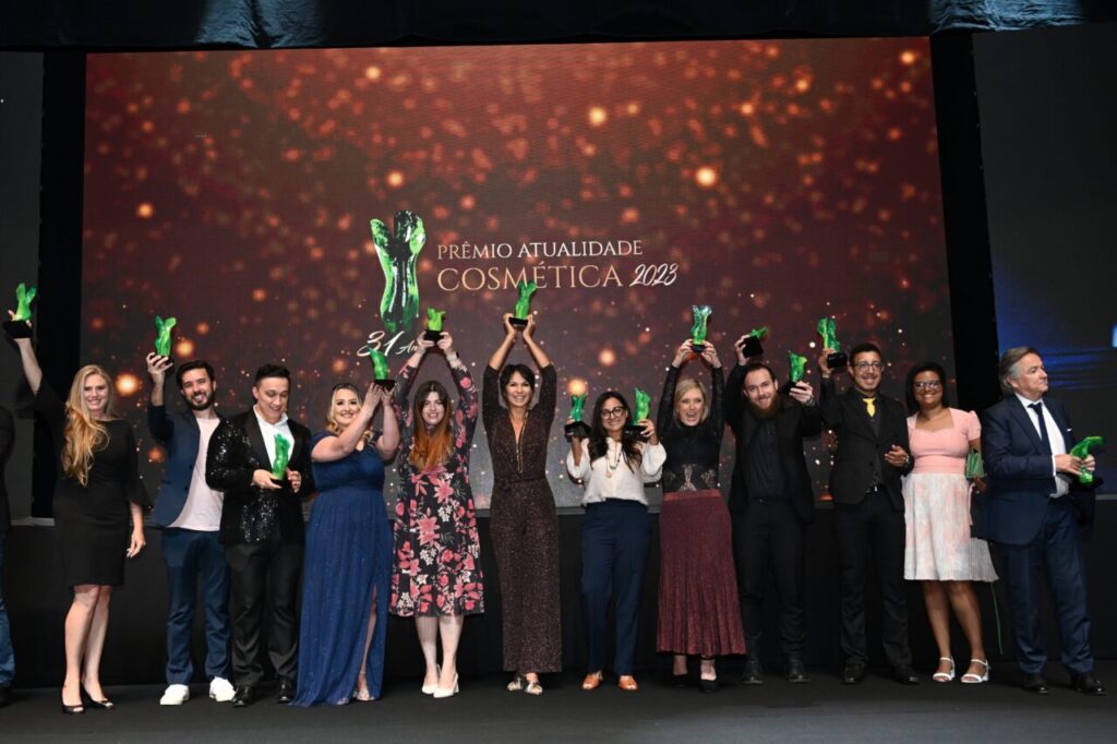 Festa do Oscar da Perfumaria teve tapete vermelho e muito prosecco