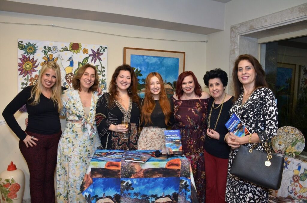 Teresa Kodama realiza Vernissage da Exposição "Mundo de Sonhos de Encantos e de Cores"