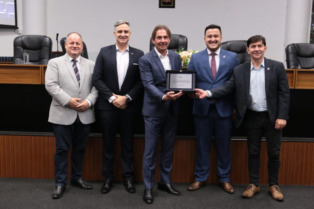 Empresário Jaimes Almeida Junior Recebe Título de Cidadão Honorário de Joinville