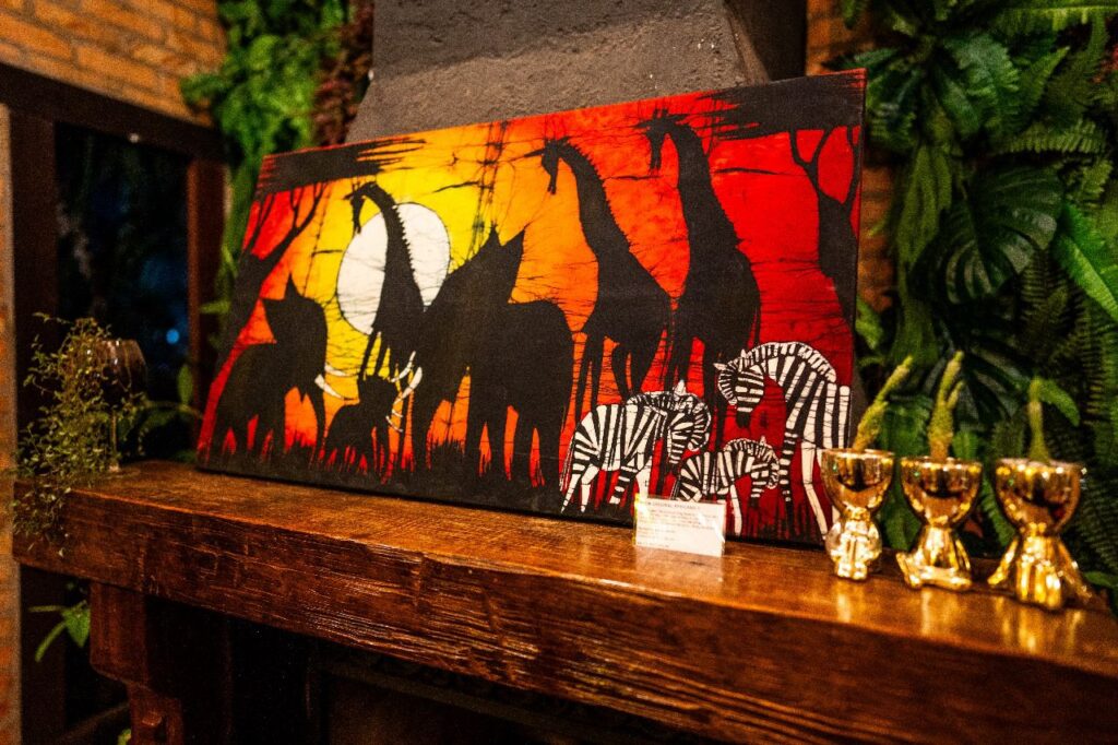 Casa 97 realiza exposição com obras de artistas africanos
