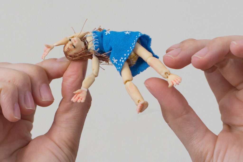 Exposição de bonecos em Joinville retrata o Brasil com delicadeza