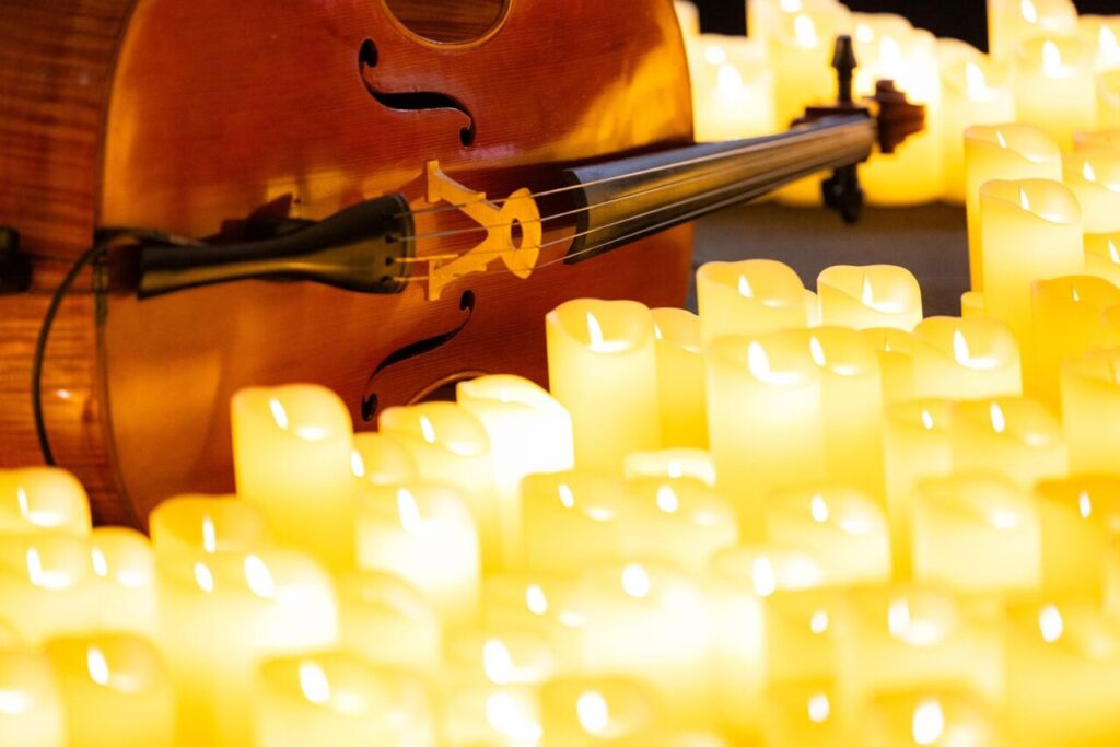 ‘Candlelight’ faz concerto exclusivo à luz de velas no centro de Florianópolis