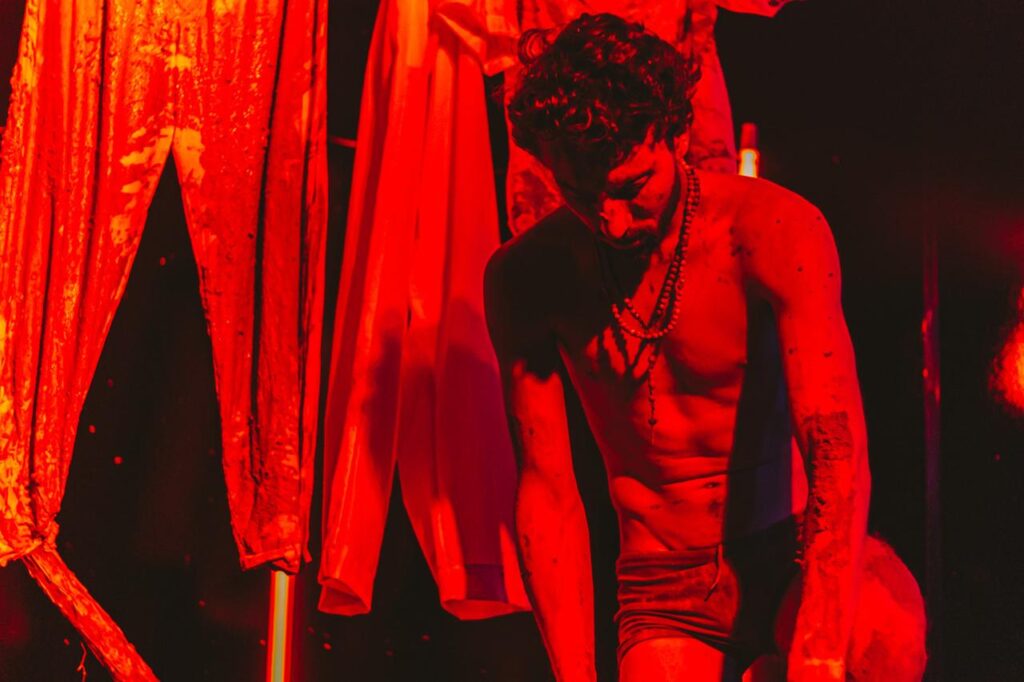 ARTISTA VISUAL E PERFORMER, APRESENTA PENÚLTIMA PERFORMANCE DO PROJETO” TRABALHO DE CORPO”