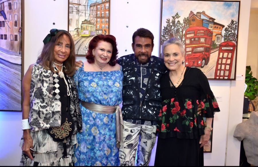 Vernissage da Exposição “Universo das Cores”, da renomada Artista Plástica Teresa Kodama, foi um verdadeiro sucesso.