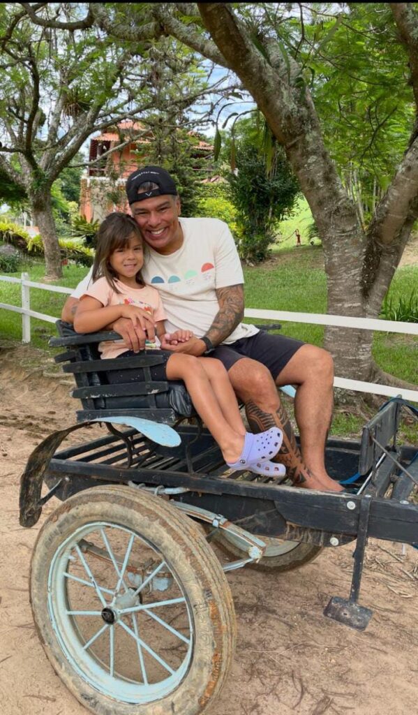Maurício Mattar retorna das férias com a família e se prepara para dar continuidade à tour “Nada Apaga Essa Paixão”