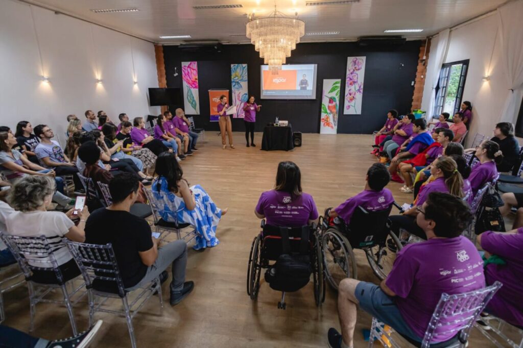 Projeto que compartilha experiências em acessibilidade cultural chega a 12 universidades catarinenses