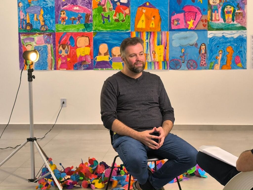 A TRAJETÓRIA DAS ARTES VISUAIS EM JOINVILLE É RETRADA EM PRODUÇÃO AUDIOVISUAL