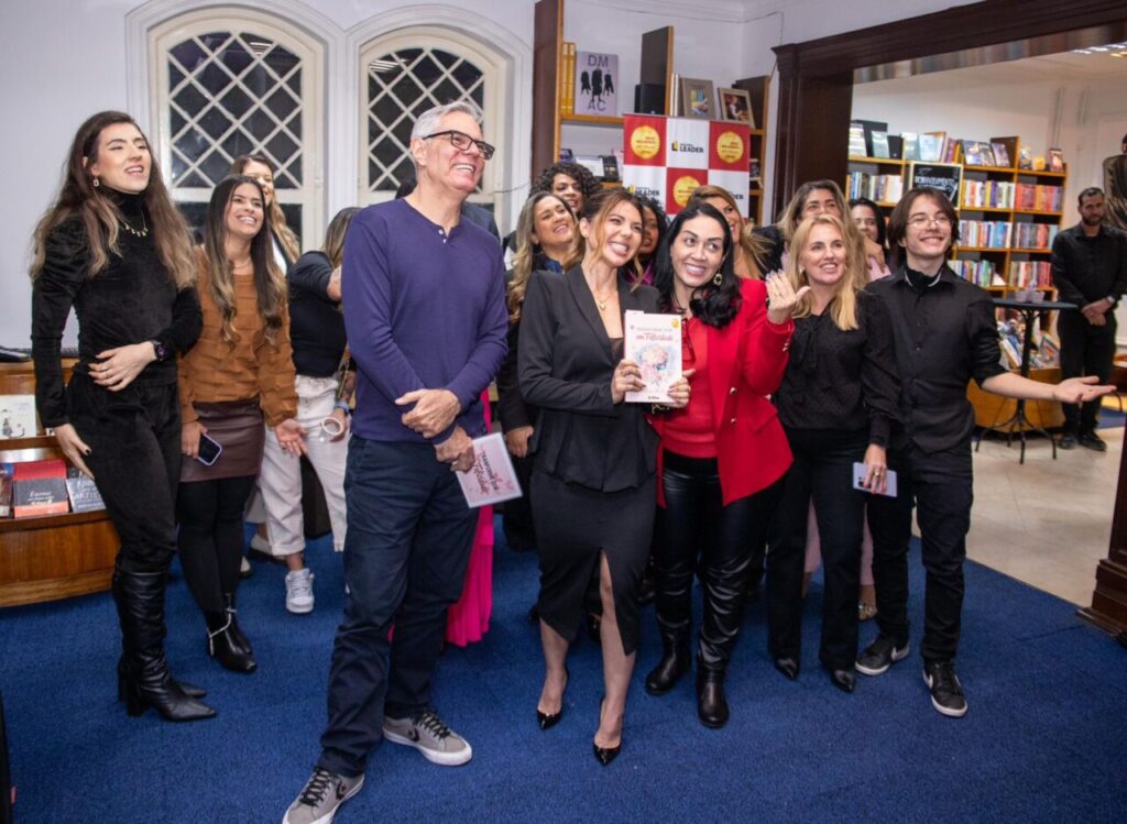 João Costa marca presença no lançamento do livro “Transforme Dor em Felicidade”, de Elisa Ponte