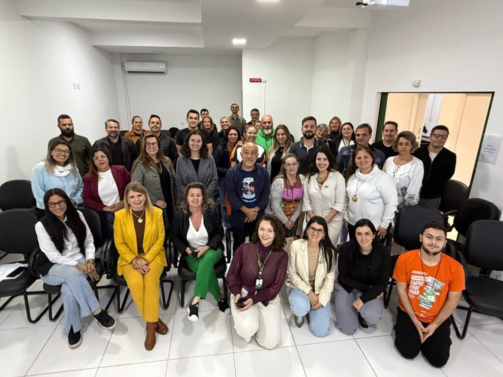 Palestra sobre Turismo e Associativismo reúne empresários e comunidade em Itapoá