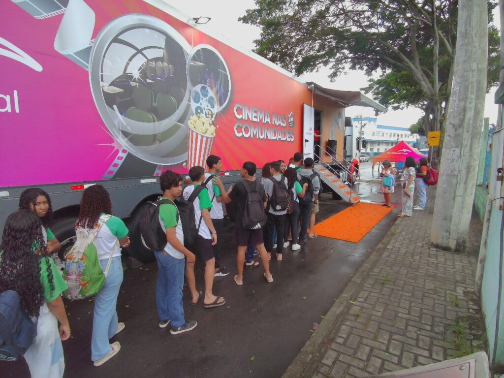 Carreta que vira cinema promete encantar comunidades de Joinville, São Francisco do Sul e São Bento do Sul