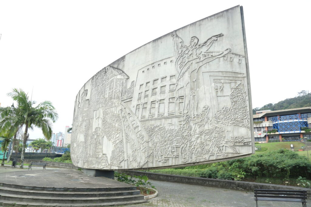 Publicação reúne 38 monumentos e revela Joinville como galeria a céu aberto