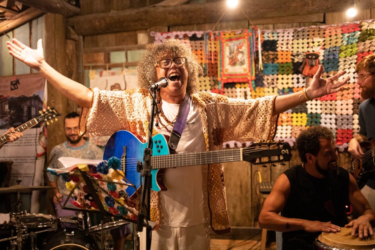 Dentinho Arueira disponibiliza álbum “Pronto pra Festa” em todas as plataformas digitais