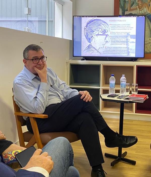 Colecionador Ylmar Corrêa apresenta 45 anos de arte catarinense em palestra gratuita