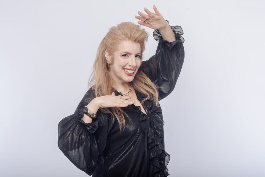 Artista visual estreia nova exposição em Joinville e quer difundir cada vez mais sua arte quântica