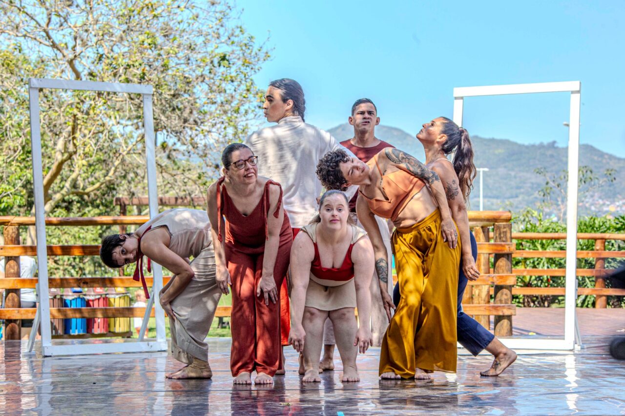 Cia Lápis de Seda inicia turnê do espetáculo “Desapego” com apresentações gratuitas no Sul do Brasil