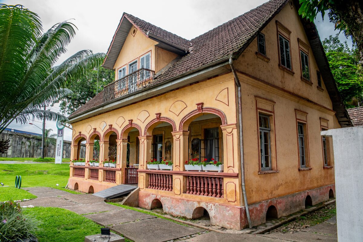 Pesquisadoras lançam livro sobre os 100 anos da Casa Krüger neste sábado (8/8)