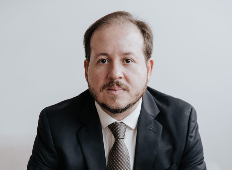 Nova regra do MEC permite uso da nota do Enamed na residência médica e reacende debate sobre formação de médicos no Brasil