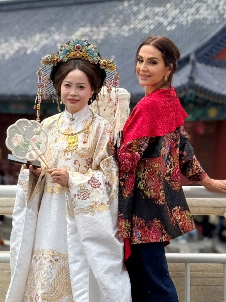 Claudia Métne se encanta com cultura, tradição e tecnologia durante viagem à China