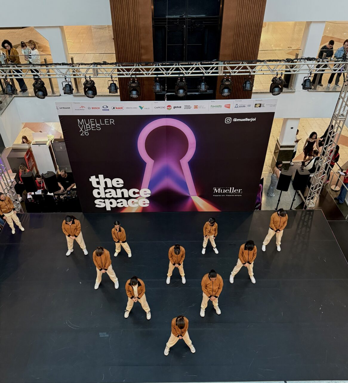 Tarde dos Campeões leva ao palco aberto do Shopping Mueller apresentações dos grupos premiados do Festival de Dança