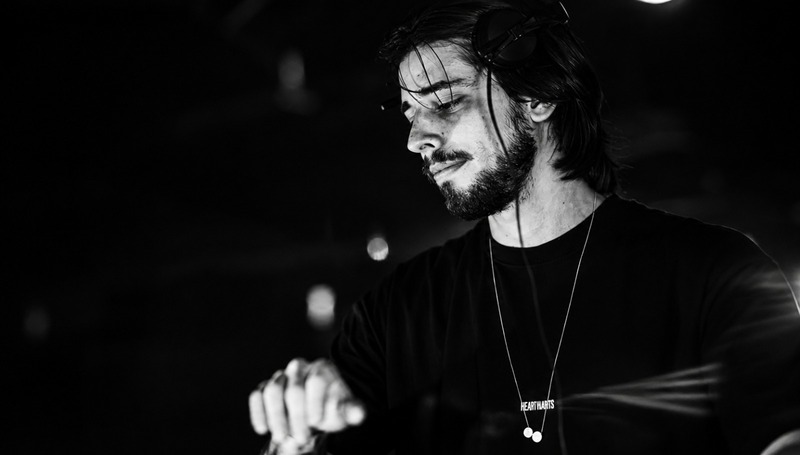 Sábado no 300 Sky Bar: Dorsa conduz a trilha sonora de uma noite acima de São Paulo