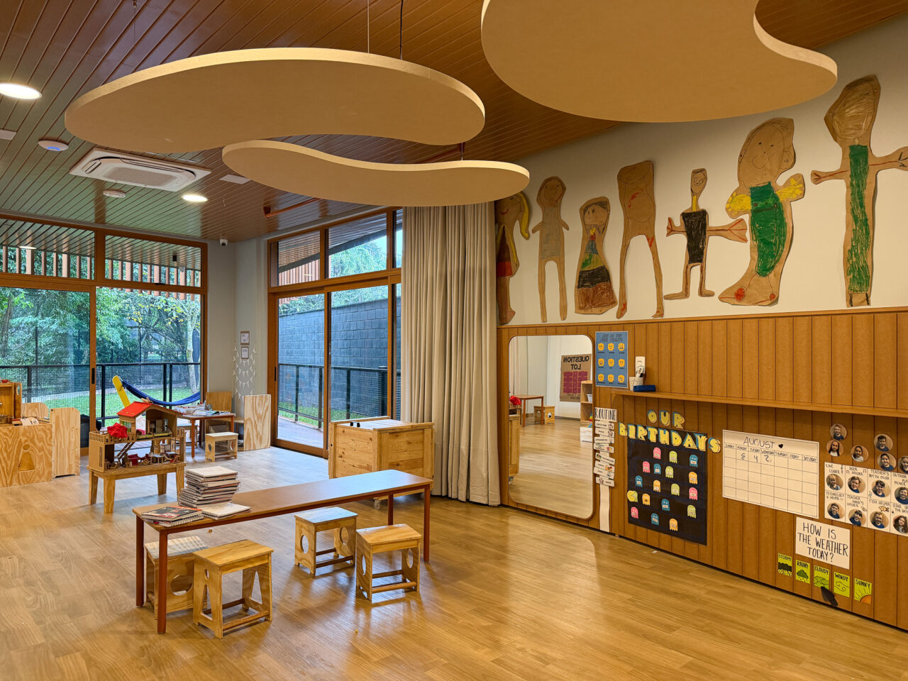 Ateliê de lama, cascata e arquitetura que ensina: Coree International School inaugura novo espaço para a educação infantil em Joinville