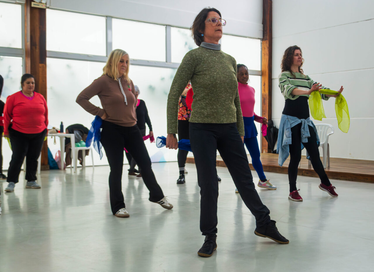 Projeto promove aulas gratuitas de dança para usuários do CRAS de Barra Velha