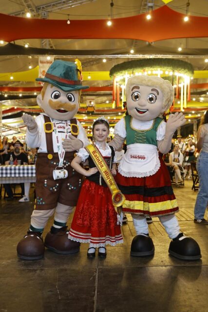 Fenachopp volta nesta quinta-feira e tem tarde para a melhor idade, festa para crianças, encontro de flashback e carros antigos no fim de semana