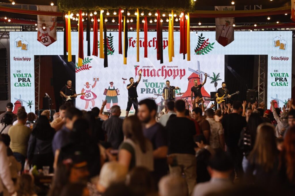Fenachopp 2026 recebe turistas e promove atrativos de Joinville