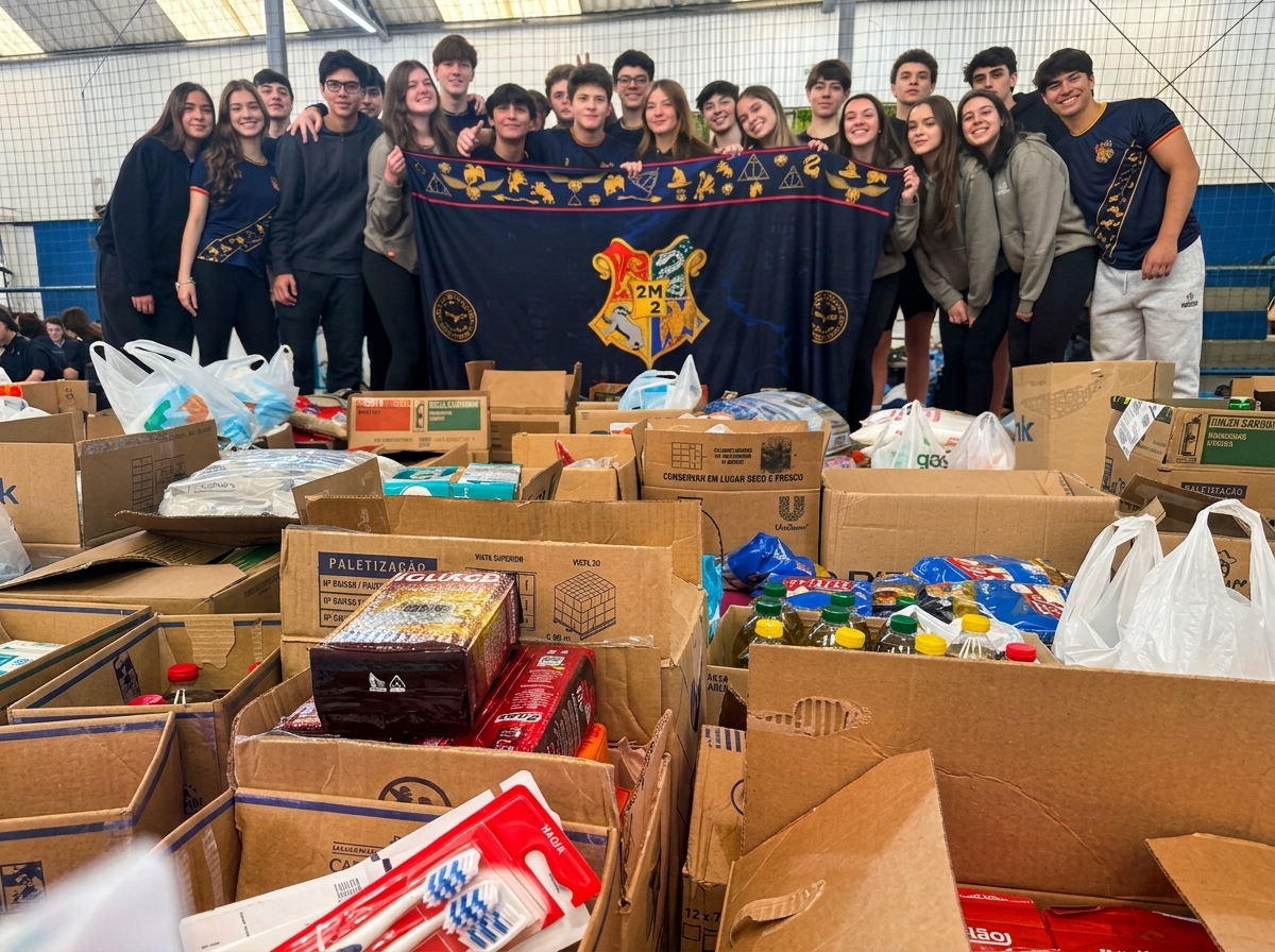 Estudantes de Joinville arrecadam 810 kg de alimentos e mais de 2,2 toneladas de tampinhas