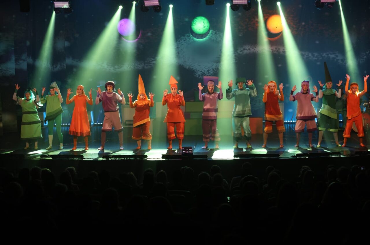 Musical infantil “Num mundo novo…” terá apresentações em quatro cidades